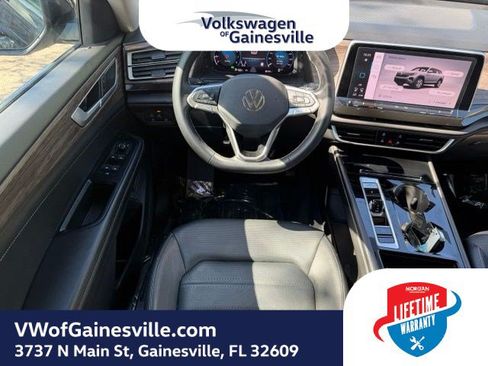 Used 2025 Volkswagen Atlas SEL AWD/4WD image 15