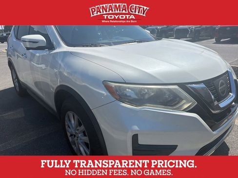 Used 2017 Nissan Rogue SV w/ SV Premium Package FWD image 1