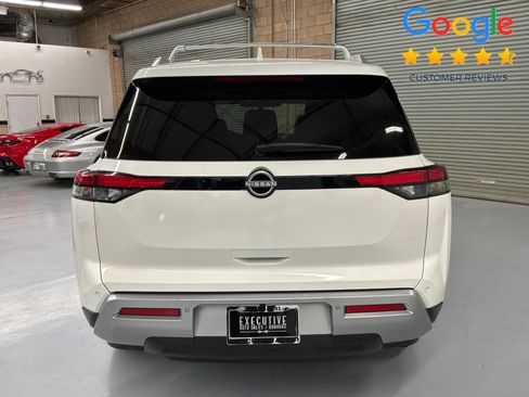 Used 2024 Nissan Pathfinder Platinum FWD image 6