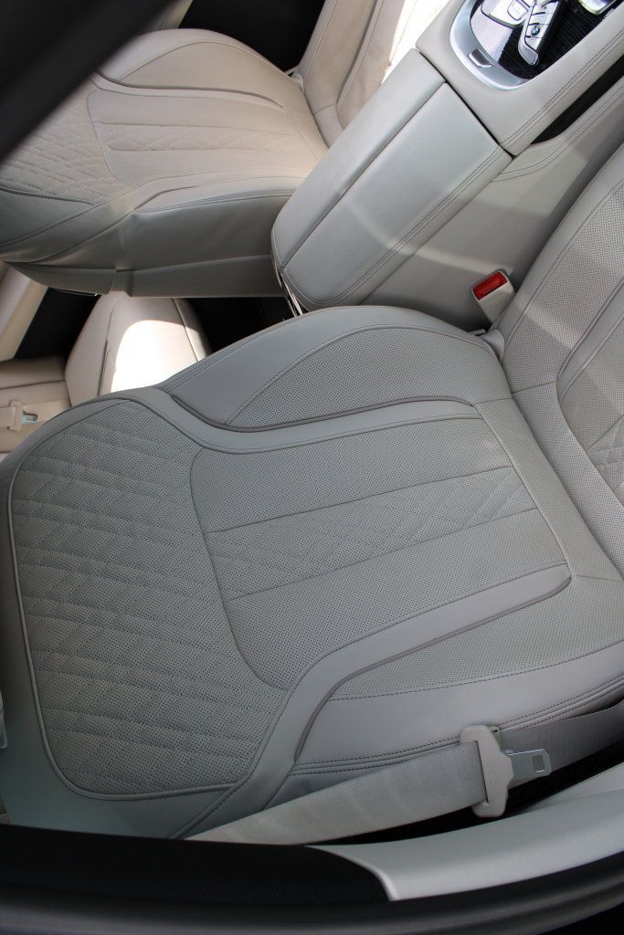 Used 2021 BMW 740i w/ M Sport Package RWD image 15