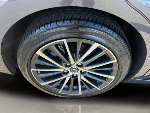 Certified 2024 Lexus ES 350 w/ Premium Package image 18