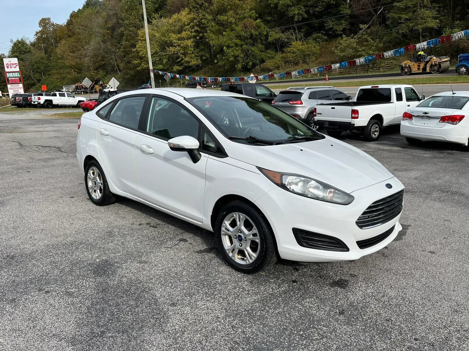 Used 2015 Ford Fiesta SE FWD image 3
