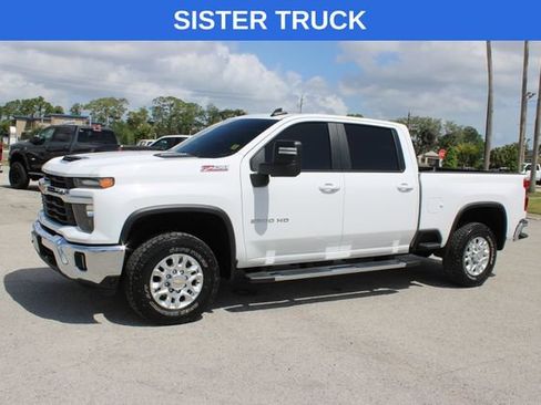 Used 2025 Chevrolet Silverado 2500 LT AWD/4WD image 5