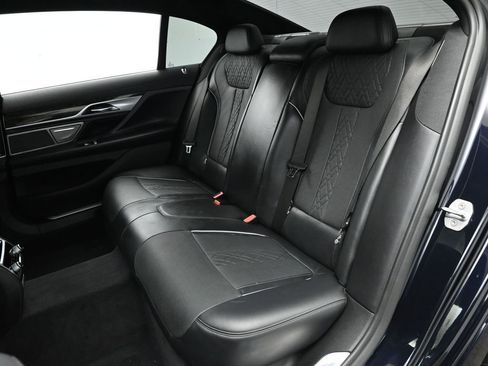 Used 2019 BMW 750i RWD image 19