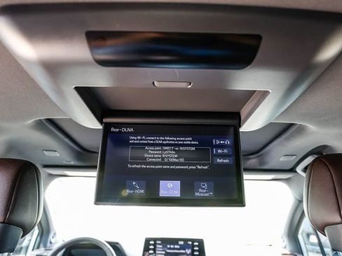 Used 2024 Toyota Sienna Platinum AWD/4WD image 17