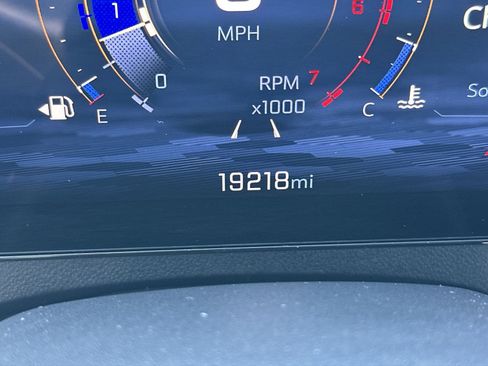 Used 2025 Chevrolet Traverse LT image 24