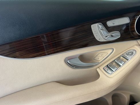 Used 2021 Mercedes-Benz GLC 300 4MATIC image 12