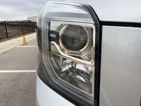 Used 2020 GMC Yukon SLT w/ Premium Edition image 14