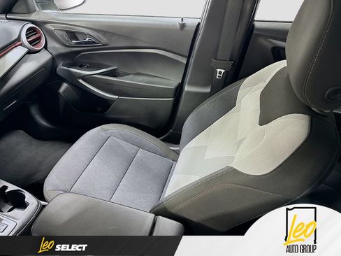 Used 2024 Chevrolet Trax RS w/ Sunroof Package FWD image 26