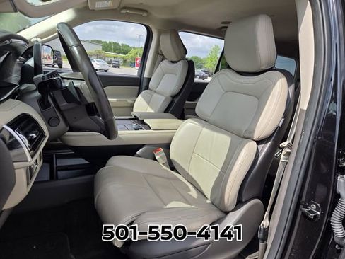 Used 2024 Lincoln Navigator Premiere AWD/4WD image 7