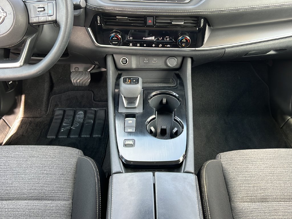 Used 2023 Nissan Rogue SV FWD image 15