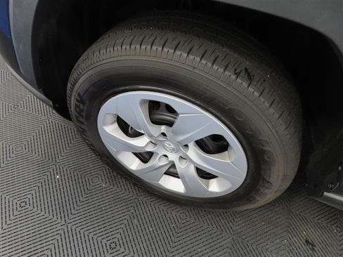 Used 2025 Toyota RAV4 LE AWD/4WD image 7