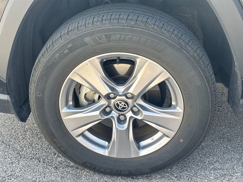 Used 2025 Toyota RAV4 XLE FWD image 14