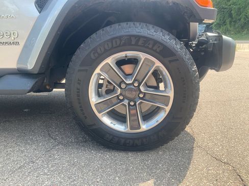 Used 2018 Jeep Wrangler Unlimited Sahara AWD/4WD image 16