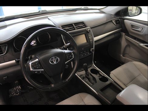 Used 2015 Toyota Camry SE FWD image 13