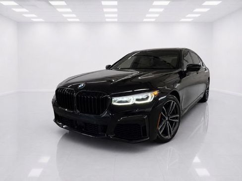 Used 2022 BMW 750i xDrive w/ Executive Package AWD/4WD image 12