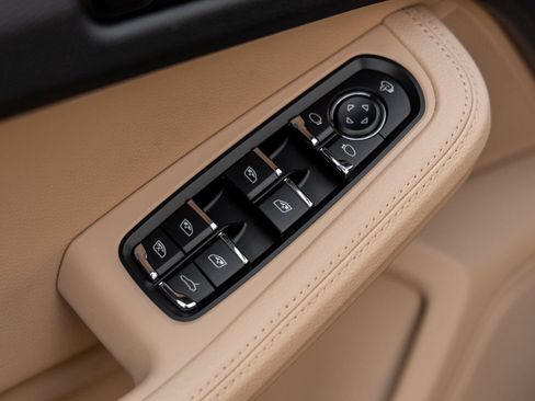 New 2026 Porsche Macan AWD/4WD image 20