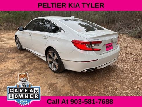 Used 2018 Honda Accord Touring image 10