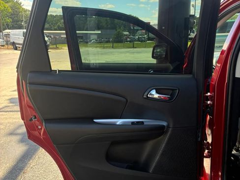 Used 2018 Dodge Journey SE w/ Connectivity Group FWD image 14