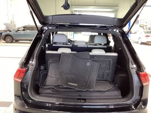 Certified 2023 Volkswagen Tiguan SE R-Line FWD image 16