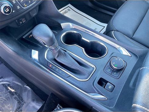 Used 2023 Chevrolet Traverse Premier image 17