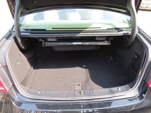 Used 2014 Mercedes-Benz E 350 4MATIC Sedan image 9