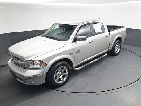 Used 2017 RAM 1500 Laramie AWD/4WD image 33