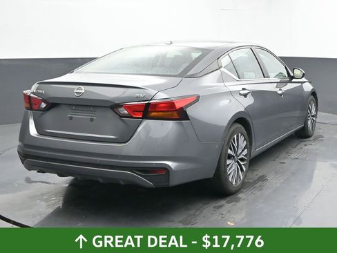 Used 2024 Nissan Altima 2.5 SV image 11