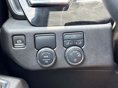 Used 2025 Chevrolet Silverado 1500 LT RWD image 17
