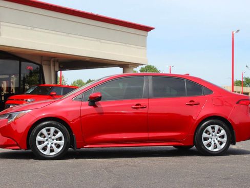 Used 2021 Toyota Corolla LE FWD image 6