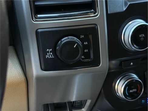 Used 2018 Ford F150 Lariat w/ Equipment Group 502A Luxury AWD/4WD image 18