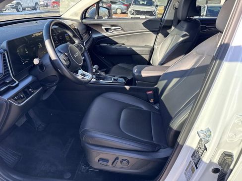 Used 2023 Kia Sportage EX image 16