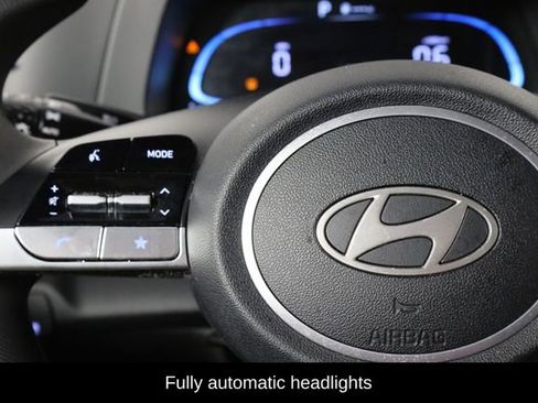 Used 2025 Hyundai Elantra SE FWD image 8