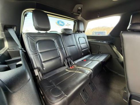 Used 2019 Lincoln Navigator Select w/ Technology Package image 12