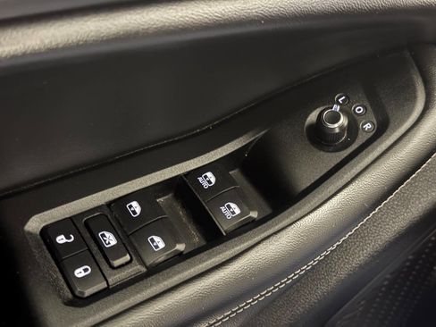 Used 2023 Jeep Grand Cherokee Laredo w/ Luxury Tech Group I AWD/4WD image 30