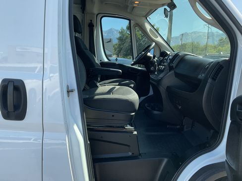 Used 2021 RAM ProMaster 2500 w/ Convenience Group FWD image 10