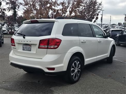 Used 2019 Dodge Journey SE w/ Premium Group image 4