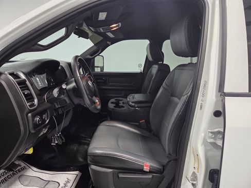 Used 2024 RAM 2500 Tradesman w/ Chrome Appearance Group AWD/4WD image 10