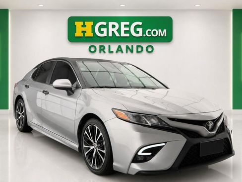 Used 2020 Toyota Camry SE FWD image 2