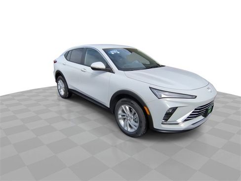 Used 2024 Buick Envista Preferred w/ Advanced Safety Package image 2