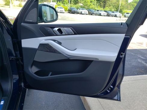New 2026 BMW X7 xDrive40i w/ Premium Package image 18
