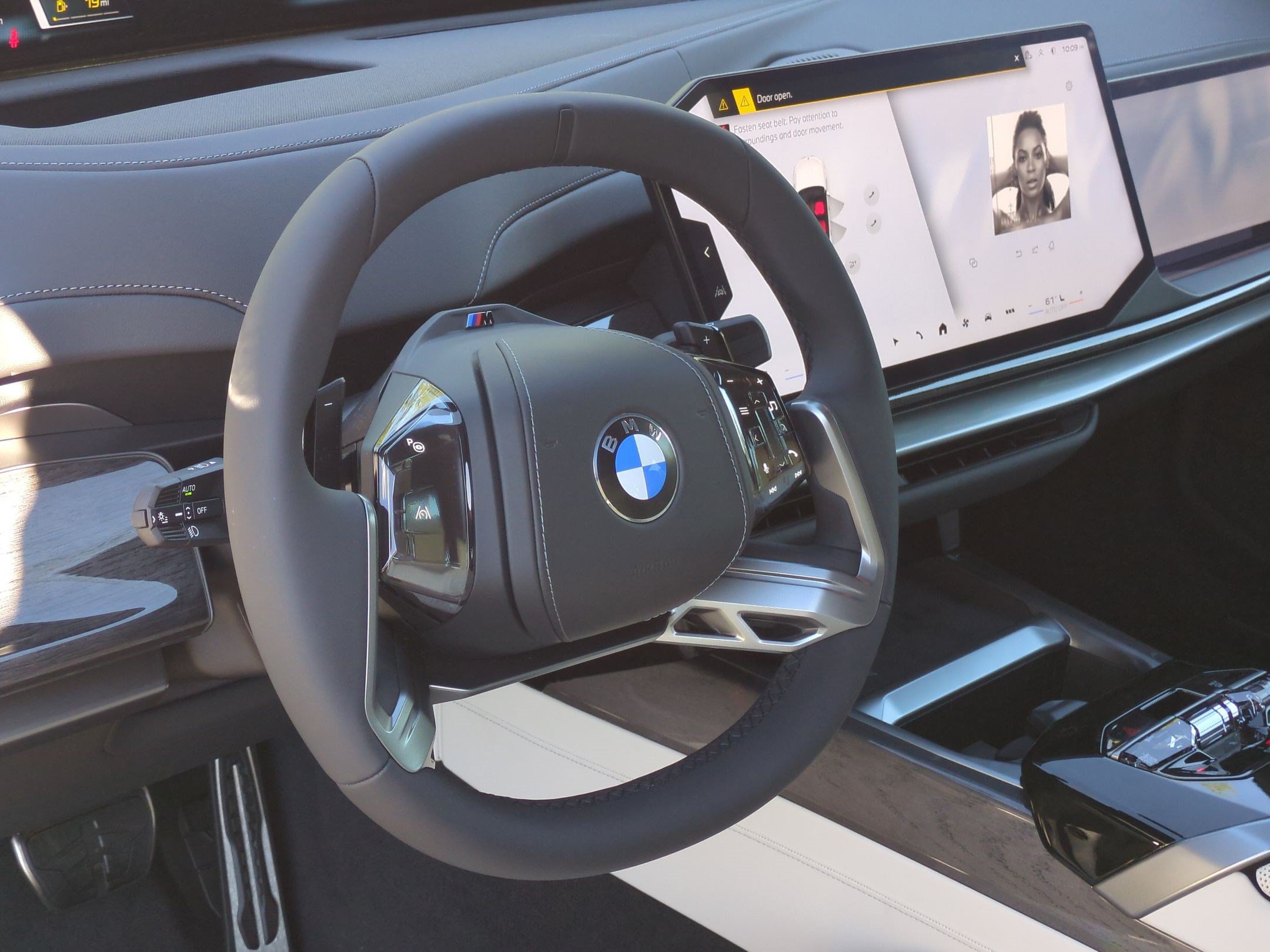 New 2027 BMW 740i w/ Executive Package RWD image 17