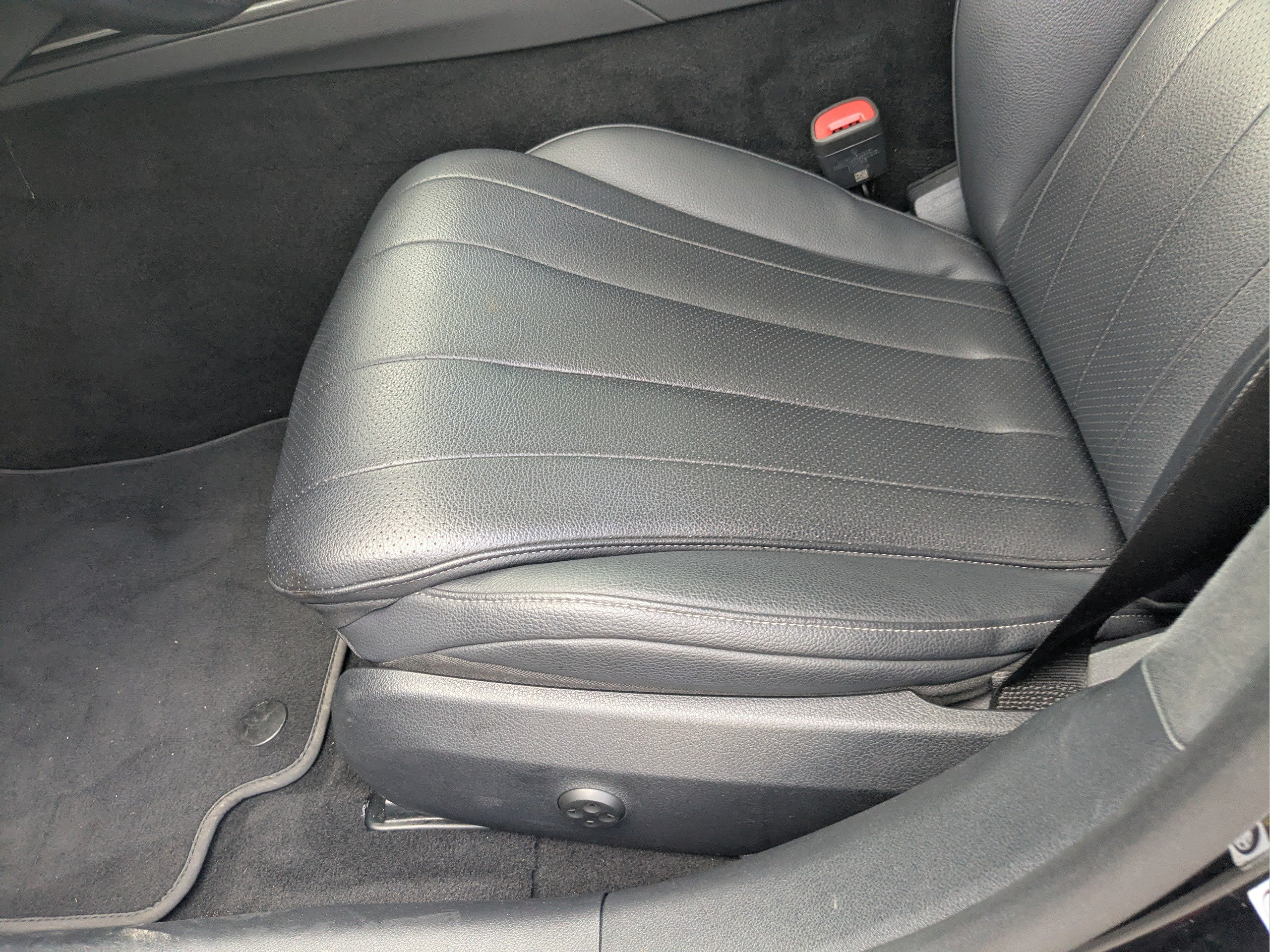 Used 2025 Mercedes-Benz E 350 4MATIC Sedan image 18