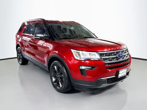 Used 2018 Ford Explorer XLT w/ Equipment Group 202A AWD/4WD image 3