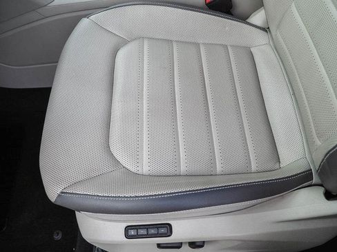 Used 2021 Volkswagen Atlas SEL Premium AWD/4WD image 25