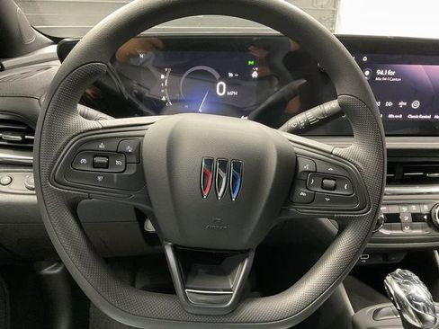 New 2025 Buick Envista Preferred image 13