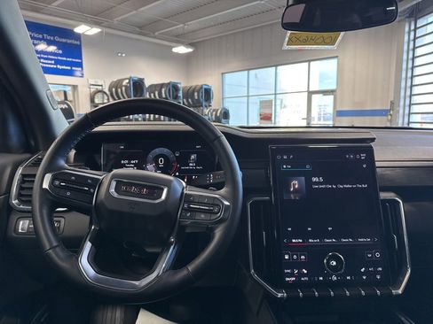 Used 2025 GMC Acadia Elevation image 10