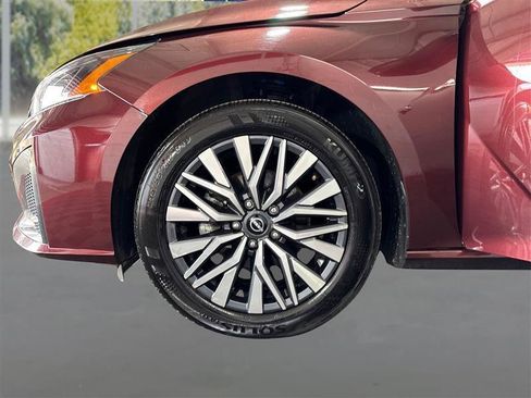 Used 2025 Nissan Altima 2.5 SV FWD image 19