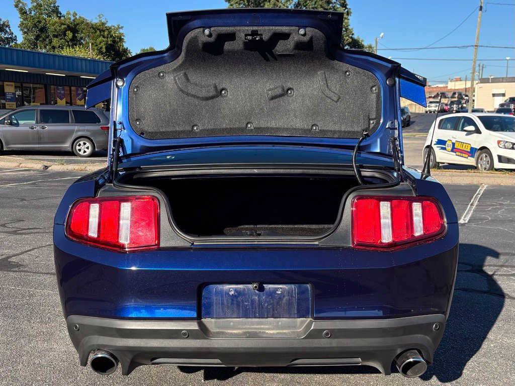 Used 2012 Ford Mustang GT Premium w/ HID Headlamps & Security Pkg RWD image 11