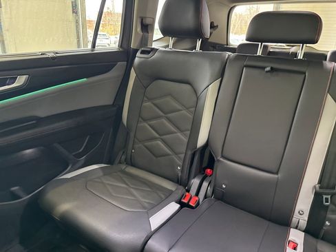 New 2026 Volkswagen Atlas Peak Edition image 13